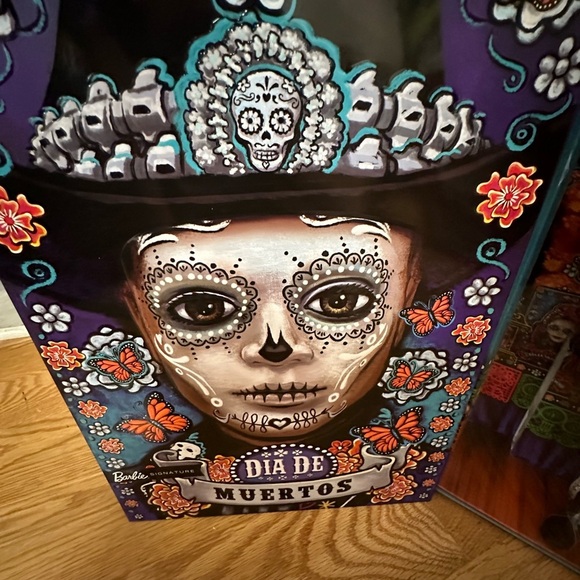 BNWT BARBIE SIGNATURE 2023 BARBIE & KEN DIA DE MUERTOS - Picture 6 of 6